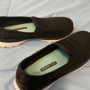 Women’s memory foam shoes